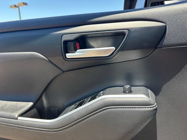 Used 2023 Toyota Highlander XLE FWD image 21