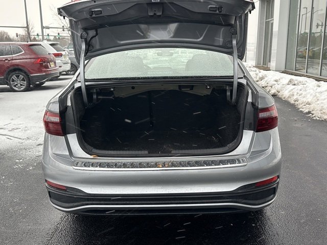 Certified 2025 Volkswagen Jetta SE image 14