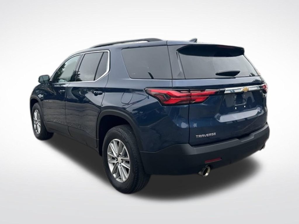 Used 2023 Chevrolet Traverse LT FWD image 3