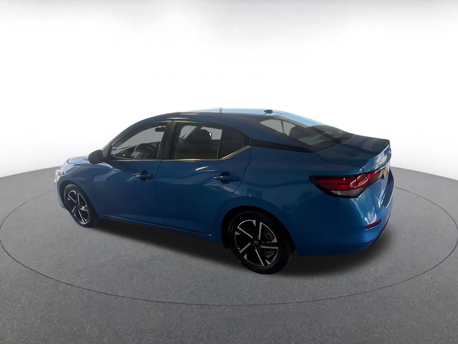 Used 2025 Nissan Sentra SV FWD image 9