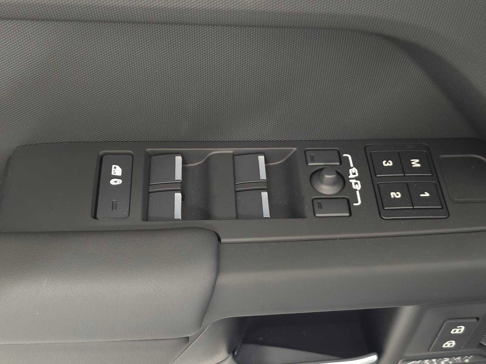 New 2026 Land Rover Defender 110 X-Dynamic SE AWD/4WD image 22