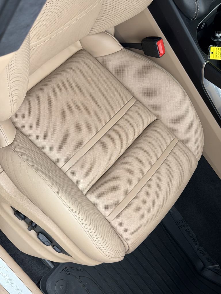 Used 2022 Porsche Cayenne Turbo w/ Premium Package Plus image 15