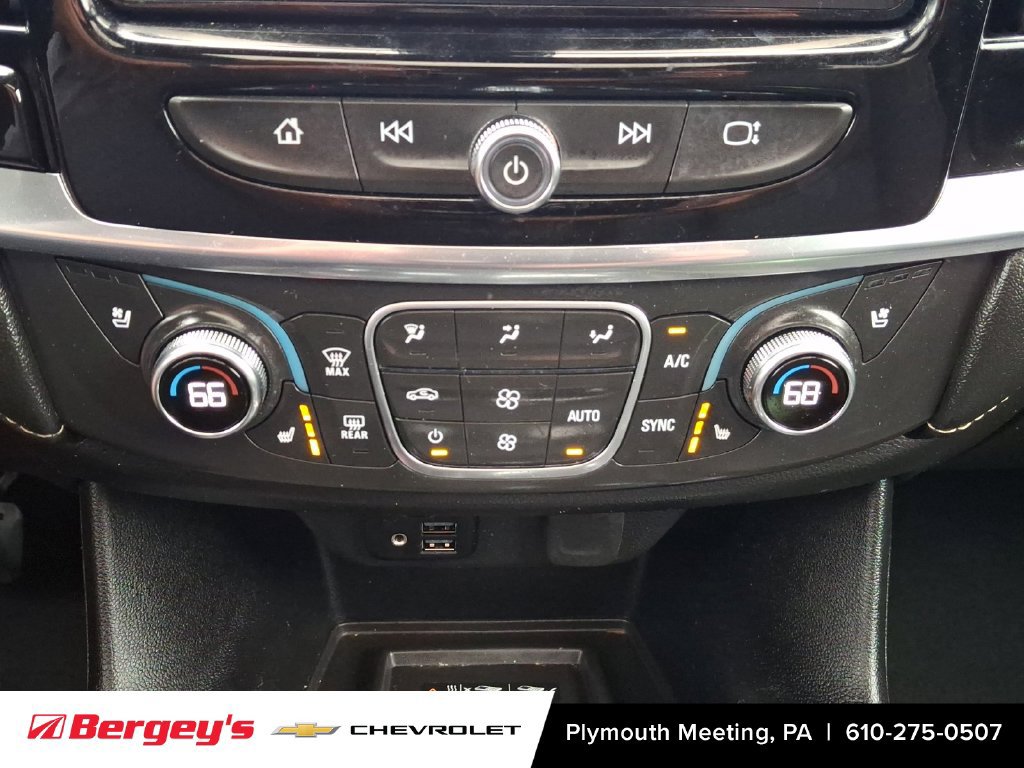 Used 2023 Chevrolet Traverse Premier FWD image 20