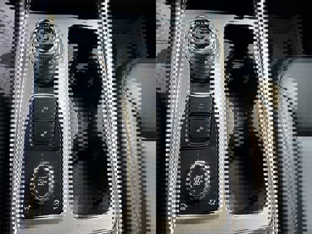 Used 2022 Ford Explorer XLT w/ Equipment Group 202A image 22