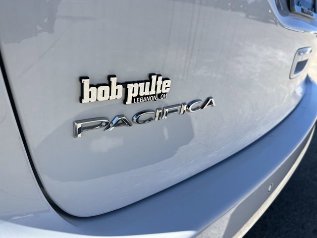 Used 2024 Chrysler Pacifica Touring-L image 32