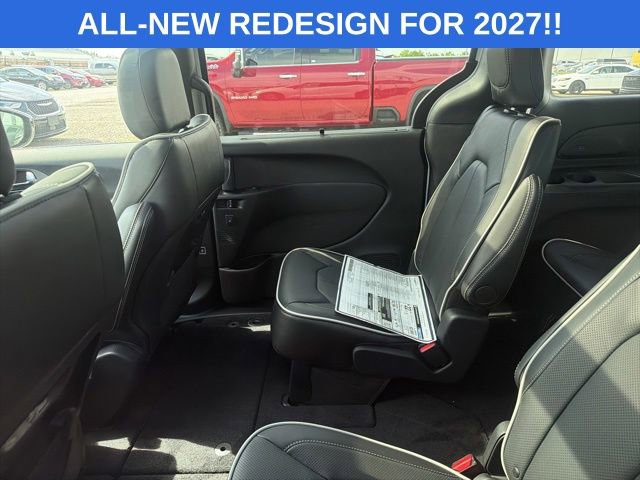 New 2027 Chrysler Pacifica Limited FWD image 10