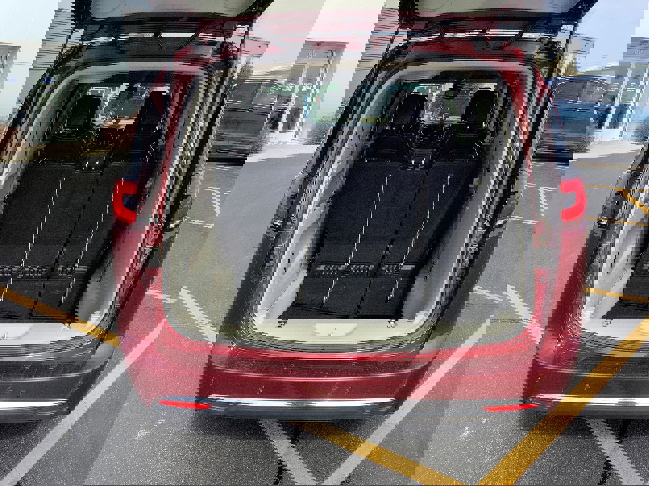 Used 2023 Chrysler Pacifica Touring-L image 5