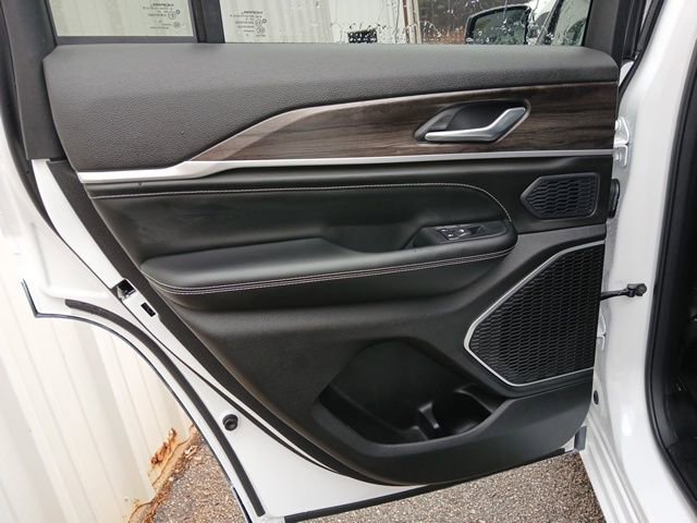 New 2026 Jeep Grand Cherokee Limited AWD/4WD image 18