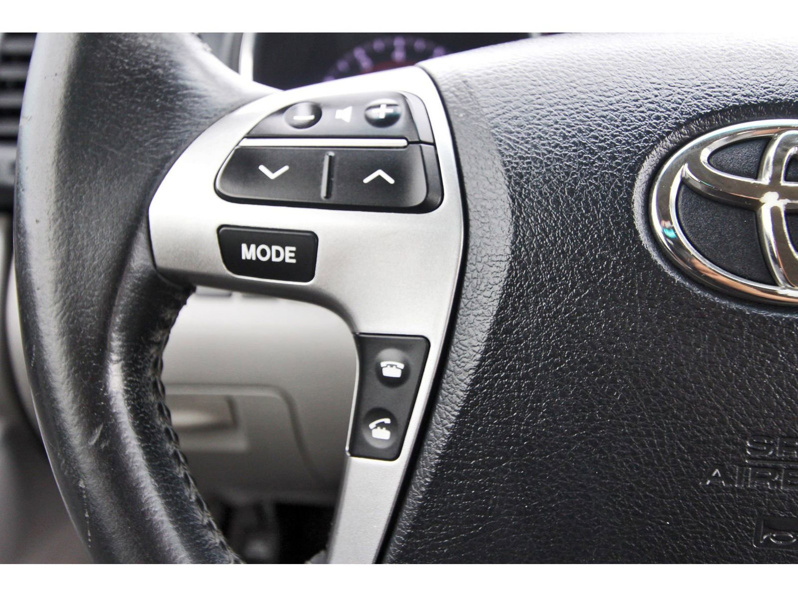 Used 2013 Toyota Highlander SE FWD image 18