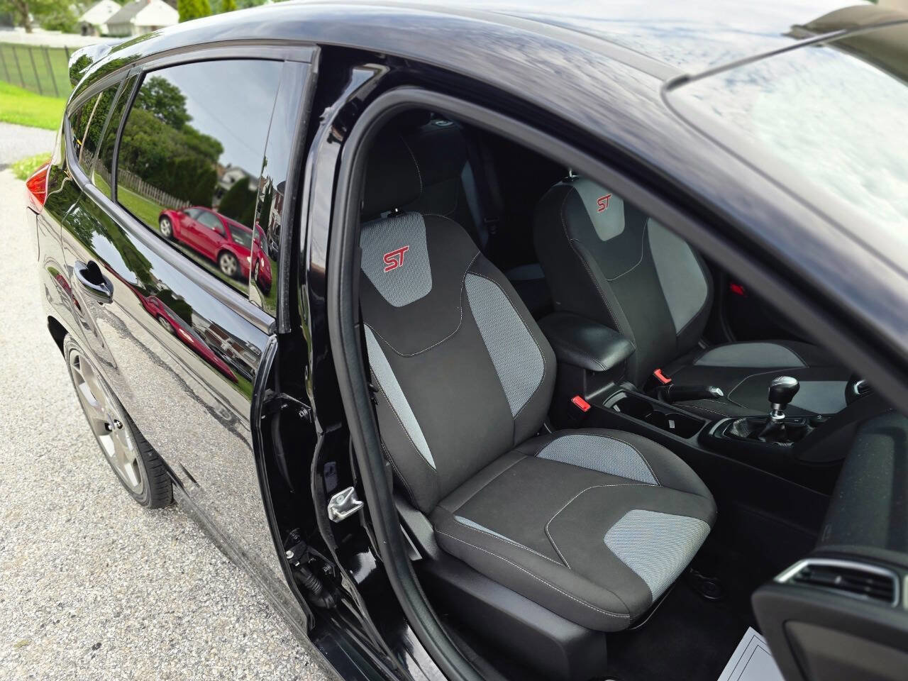 Used 2018 Ford Focus ST FWD image 17