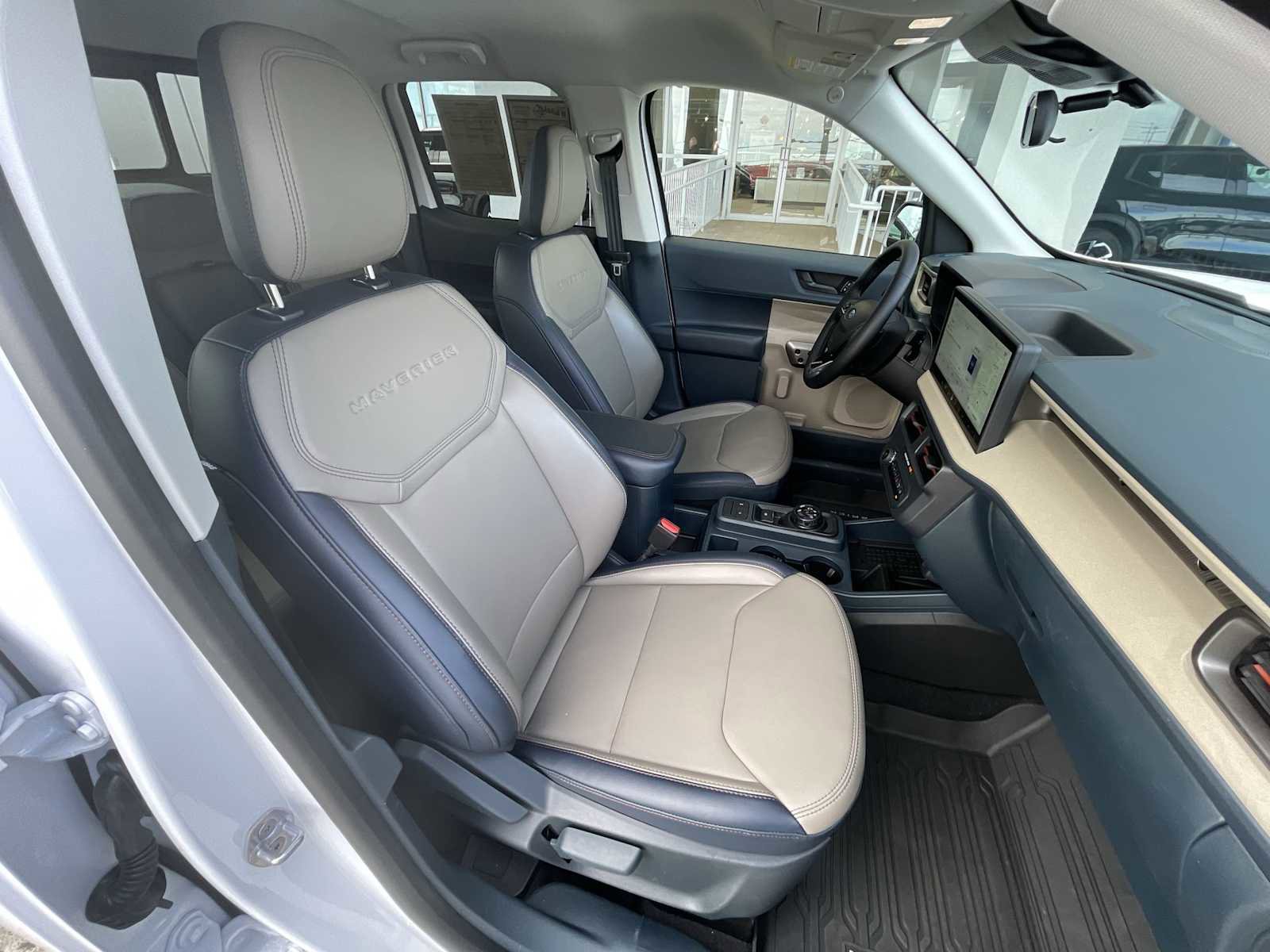 Used 2025 Ford Maverick Lariat w/ 4K Tow Package image 27