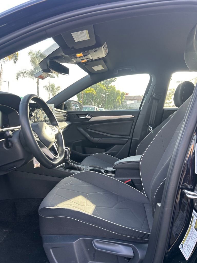 Used 2025 Volkswagen Jetta Sport image 7