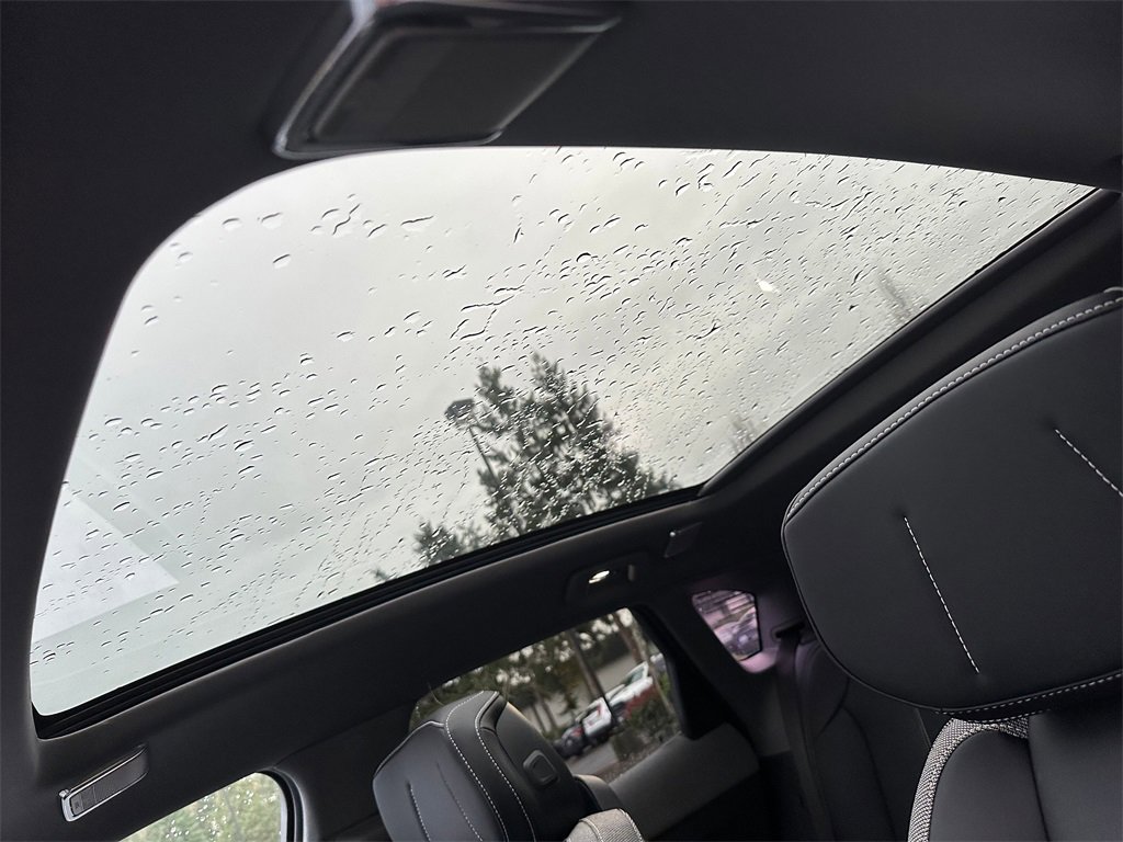 New 2026 Cadillac Optiq Luxury 1 image 23