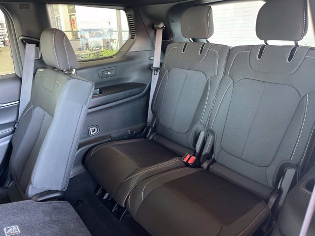 Used 2025 Jeep Grand Cherokee L Laredo w/ Luxury Tech Group I AWD/4WD image 17