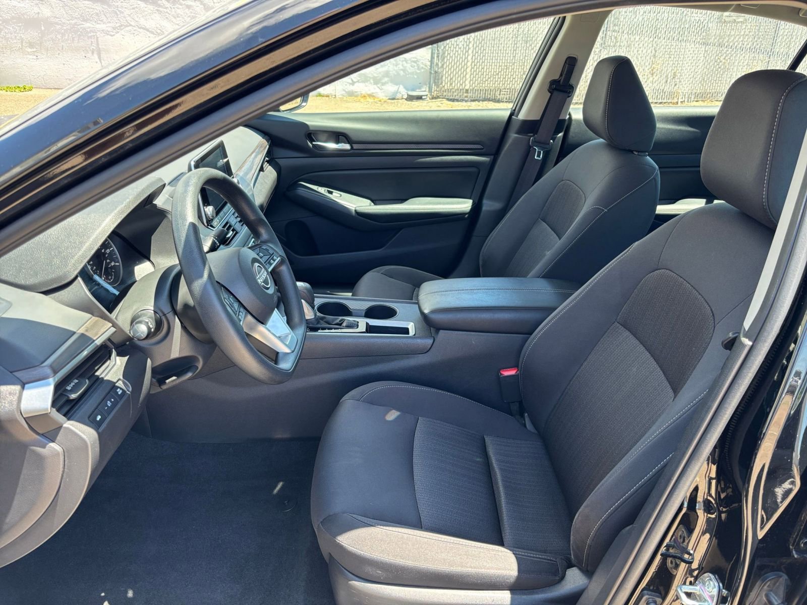 Used 2025 Nissan Altima 2.5 SV FWD image 27