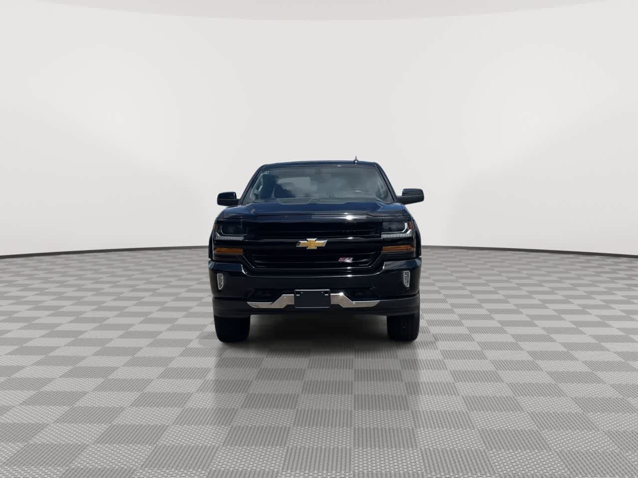 Used 2018 Chevrolet Silverado 1500 LT w/ All Star Edition AWD/4WD image 3