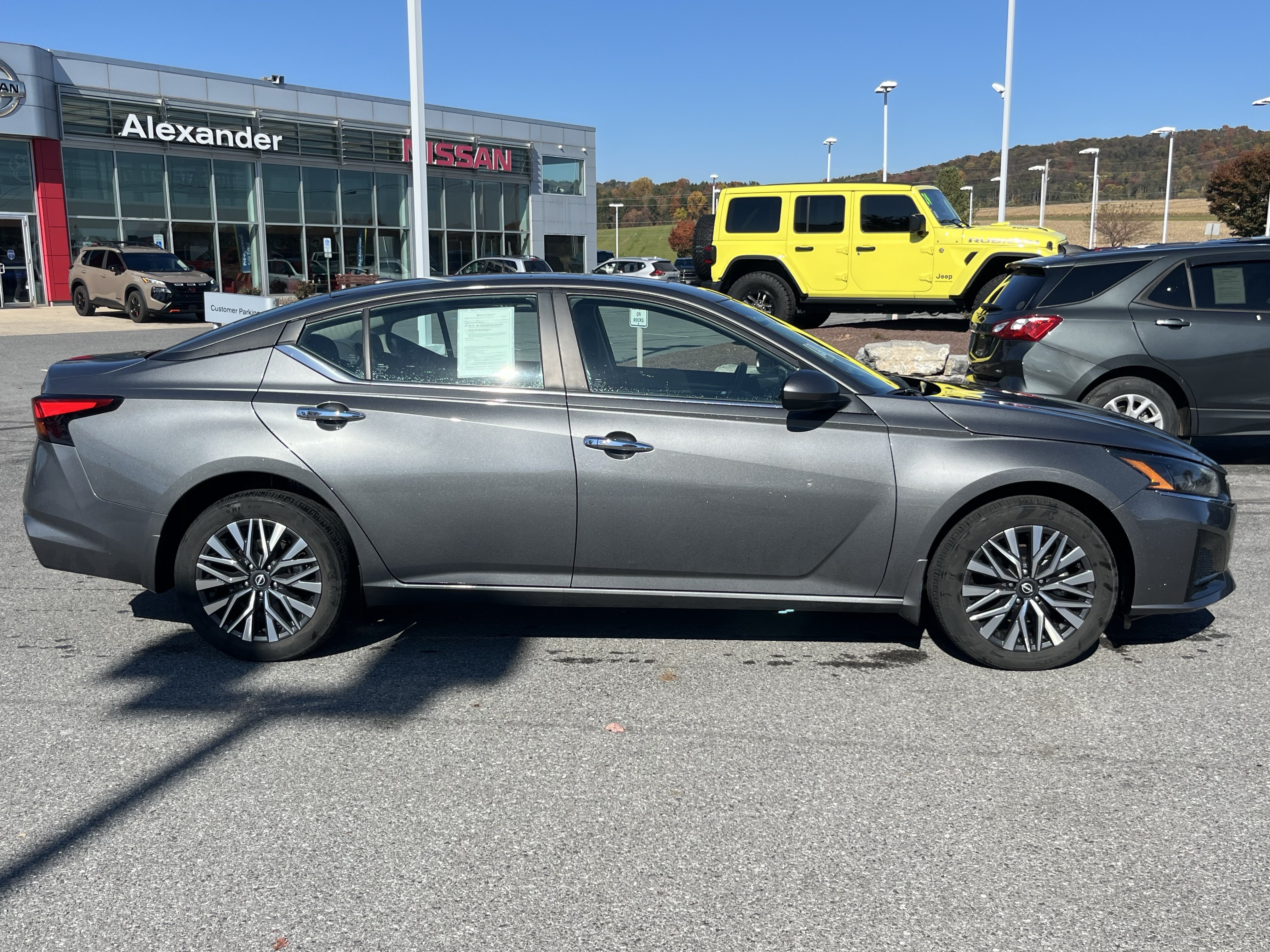 Used 2024 Nissan Altima 2.5 SV w/ SV Premium Package AWD/4WD image 4