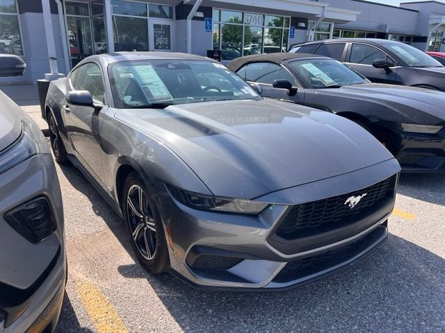 Used 2025 Ford Mustang Premium RWD image 1