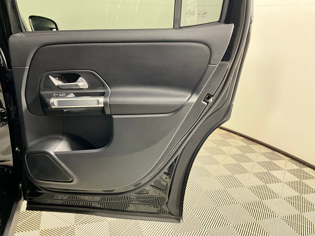 Used 2022 Mercedes-Benz GLB 250 image 27