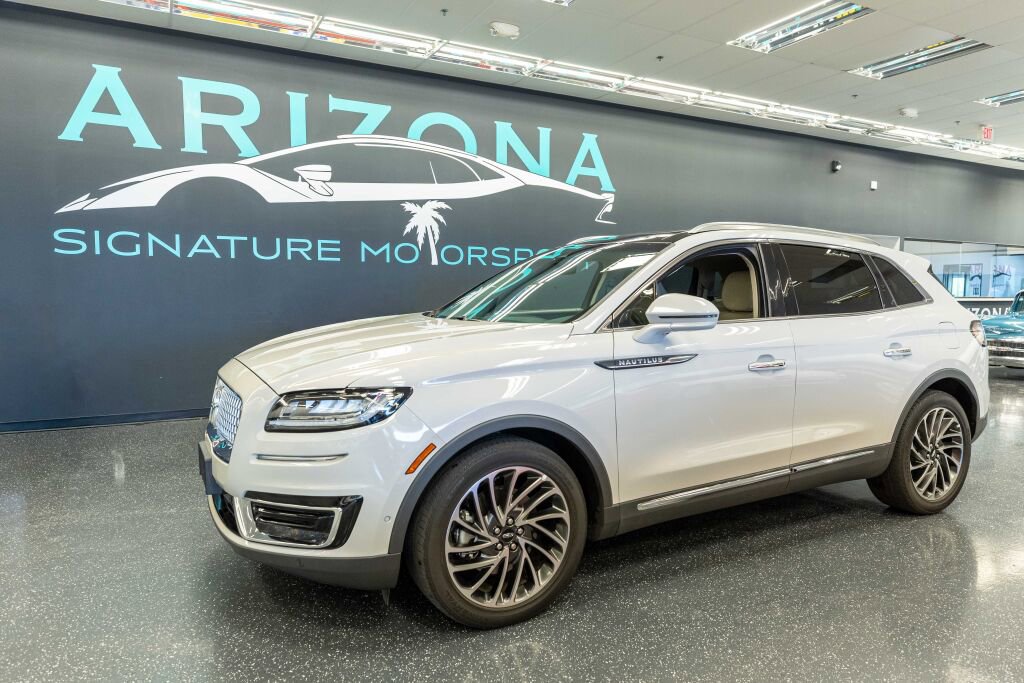 Used 2020 Lincoln Nautilus Reserve image 1
