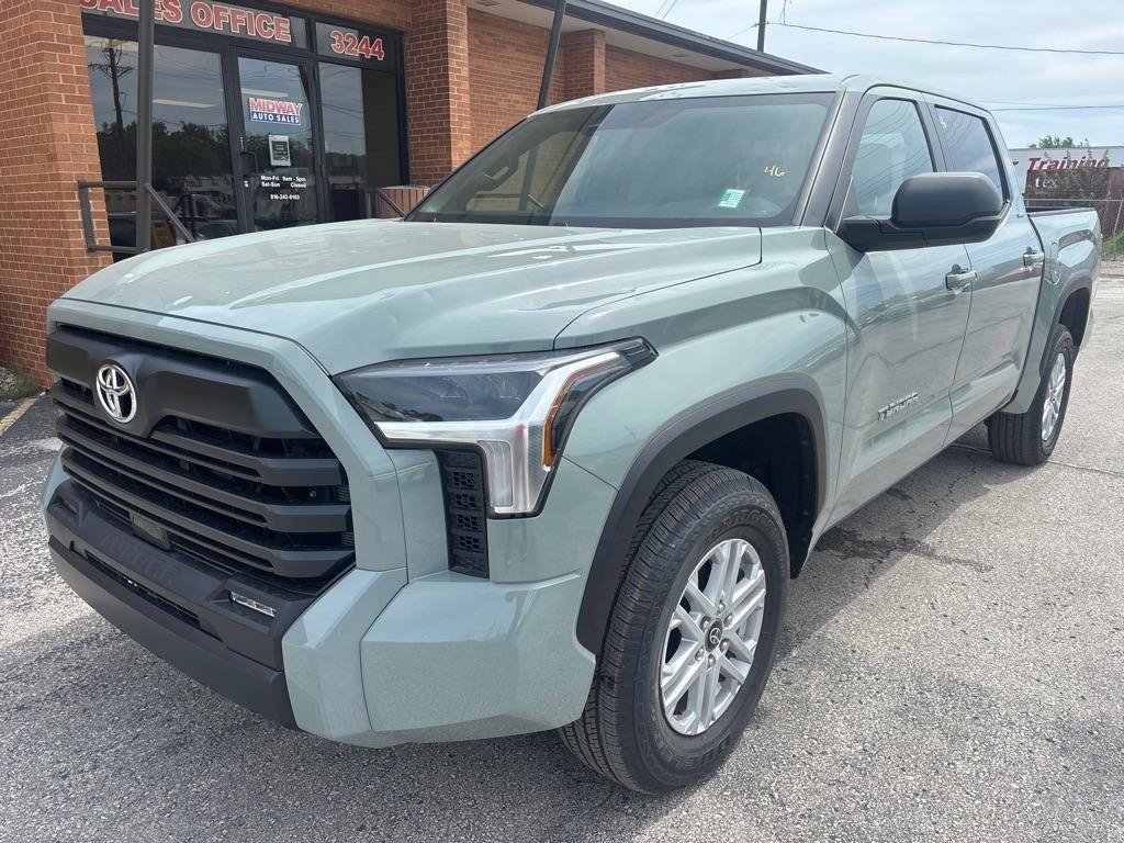Used 2026 Toyota Tundra SR5 w/ SR5 Premium Package AWD/4WD image 2