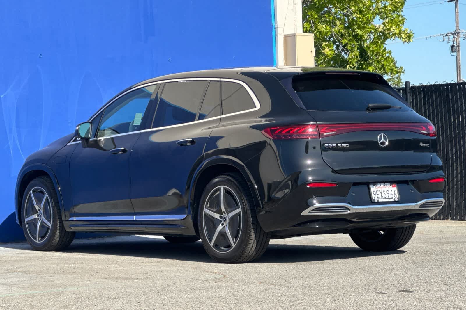 Used 2023 Mercedes-Benz EQS 580 4MATIC SUV image 5