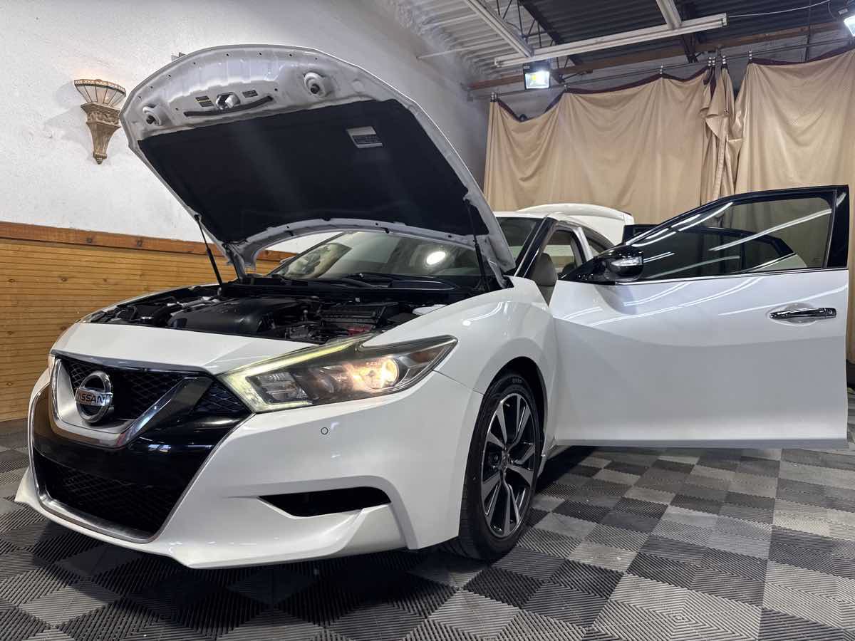 Used 2016 Nissan Maxima 3.5 SV w/ Interior Lighting Package FWD image 9