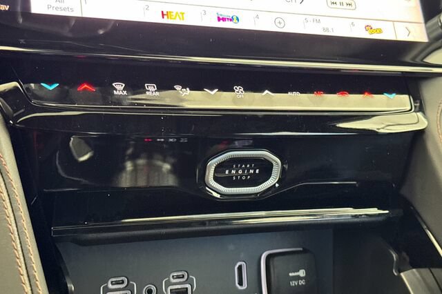 New 2026 Jeep Grand Cherokee Summit w/ Obsidian Package AWD/4WD image 18