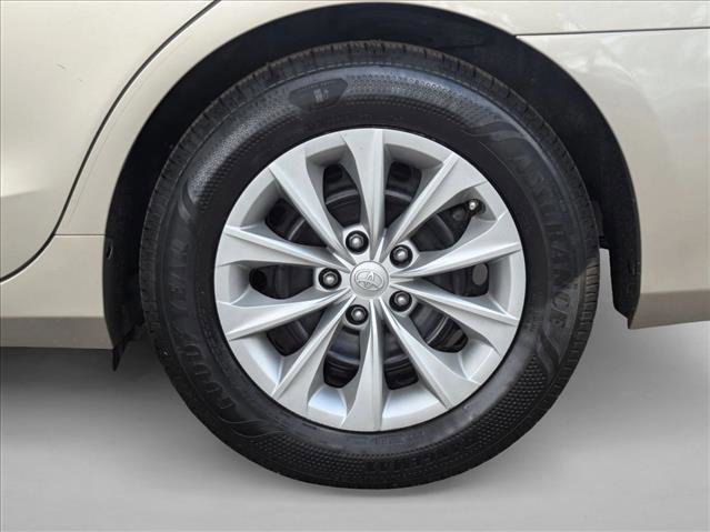 Used 2015 Toyota Camry LE w/ Four Season Floor Mat Package image 21