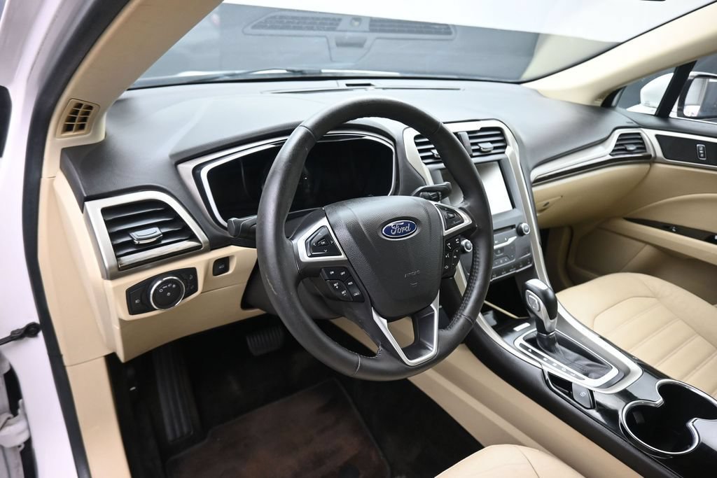 Used 2015 Ford Fusion SE w/ Equipment Group 502A FWD image 13