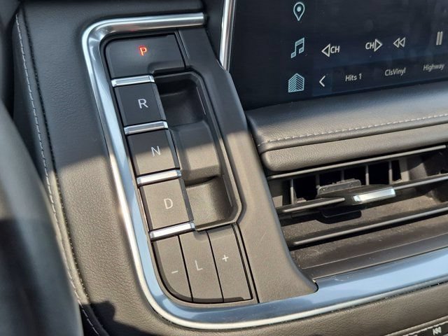 Used 2023 Chevrolet Tahoe Z71 w/ Luxury Package AWD/4WD image 16
