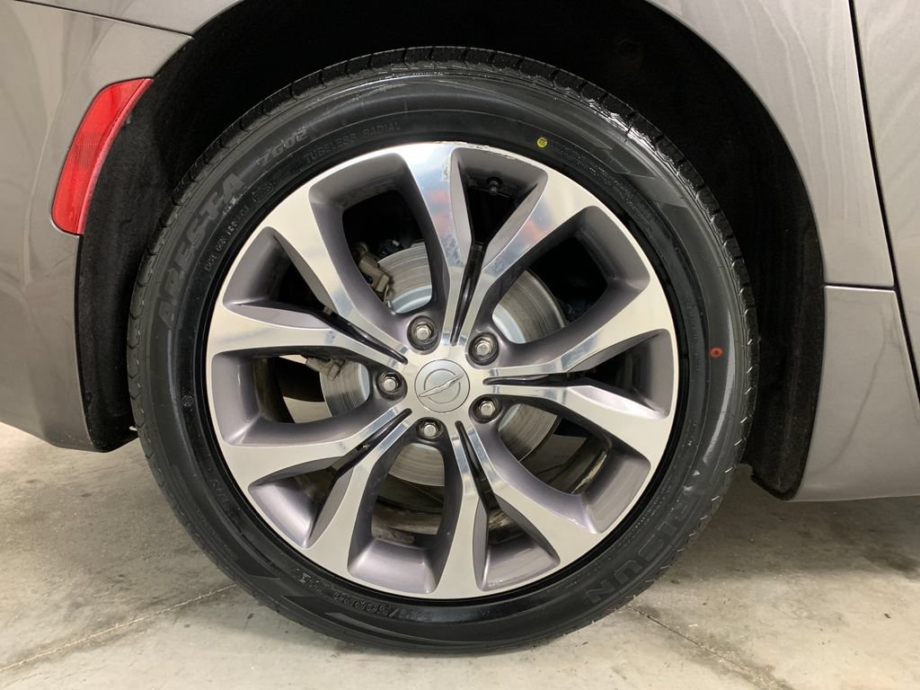 Used 2017 Chrysler Pacifica Limited FWD image 10