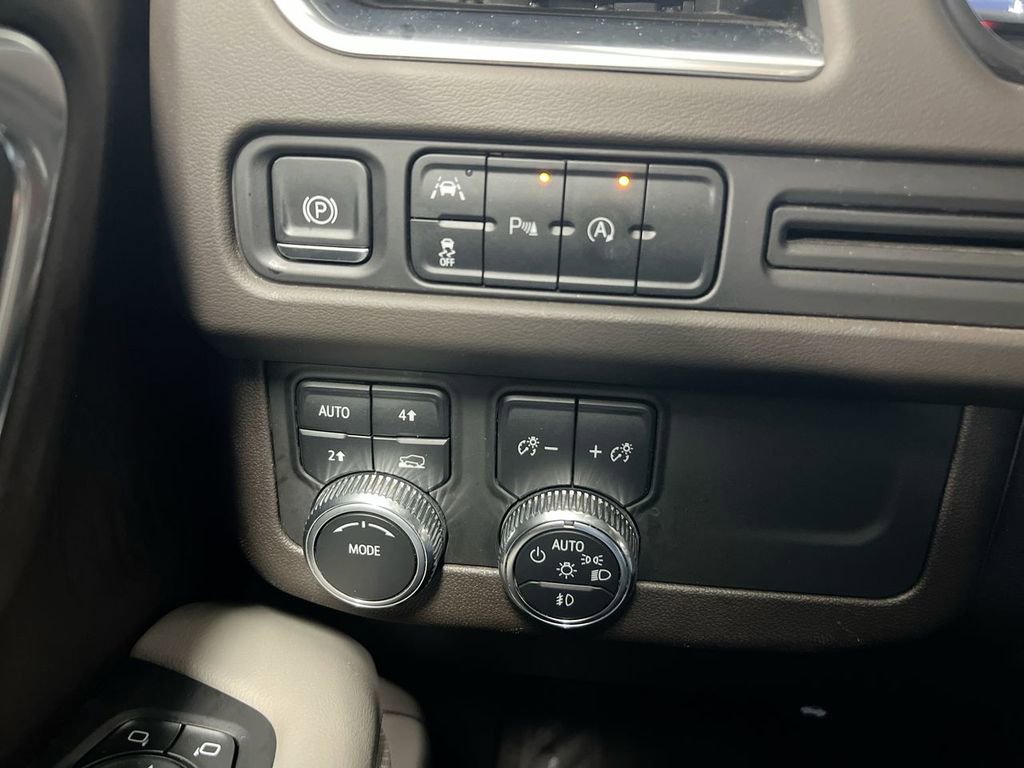 Used 2023 GMC Yukon SLT image 18