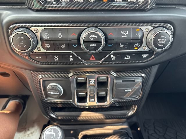 Used 2022 Jeep Wrangler Unlimited Sahara w/ Advanced Safety Group AWD/4WD image 16