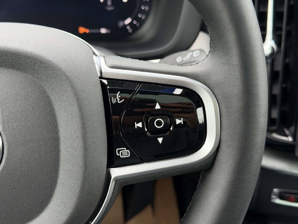 New 2026 Volvo XC60 B5 Ultra w/ Climate Package AWD/4WD image 9