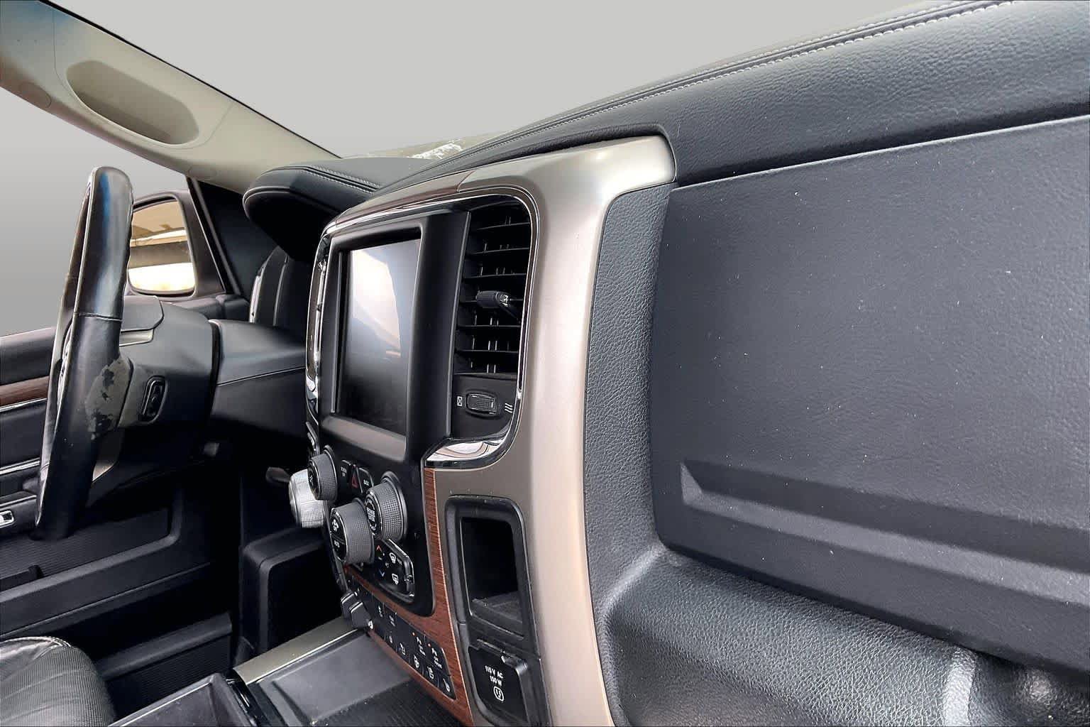 Used 2014 RAM 1500 Laramie w/ Convenience Group AWD/4WD image 18
