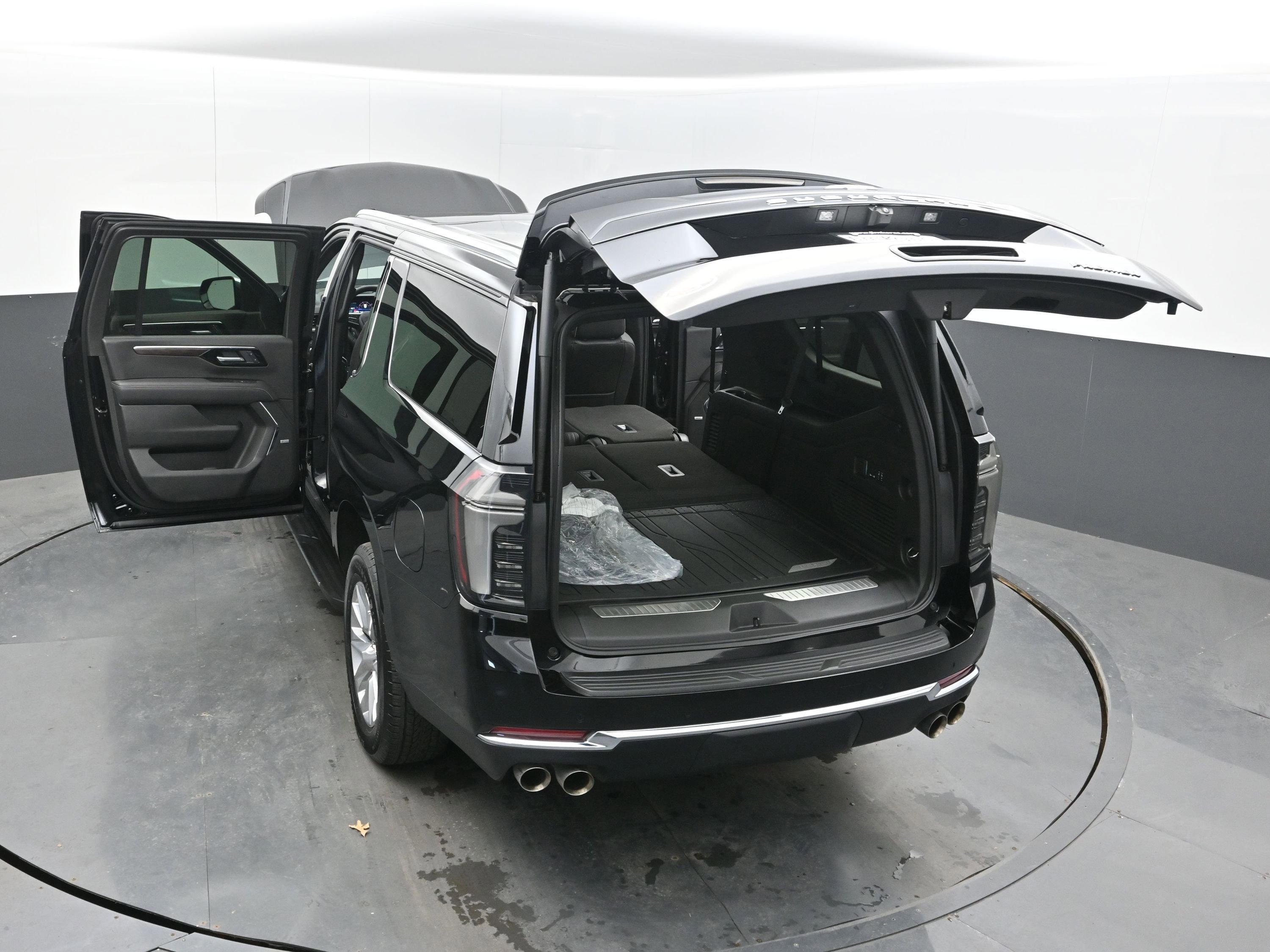 New 2026 Chevrolet Suburban Premier w/ Sun And Tow Package AWD/4WD image 44