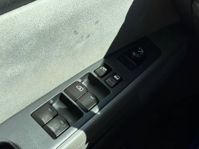 Used 2009 Nissan Sentra 2.0 S FWD image 14