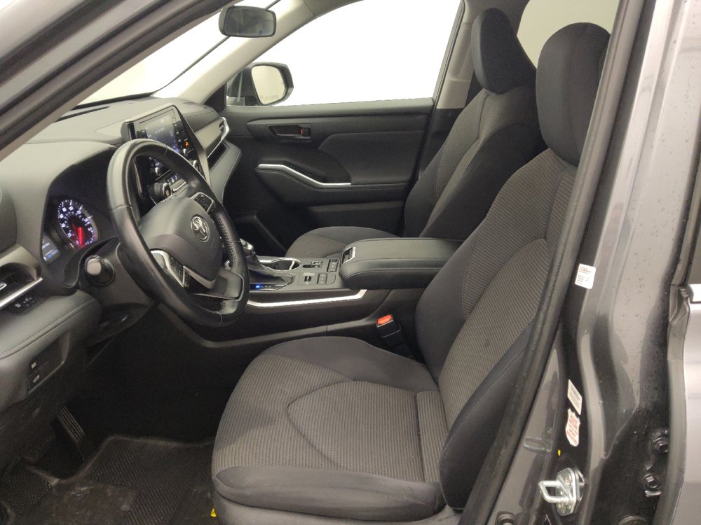 Used 2022 Toyota Highlander LE image 17