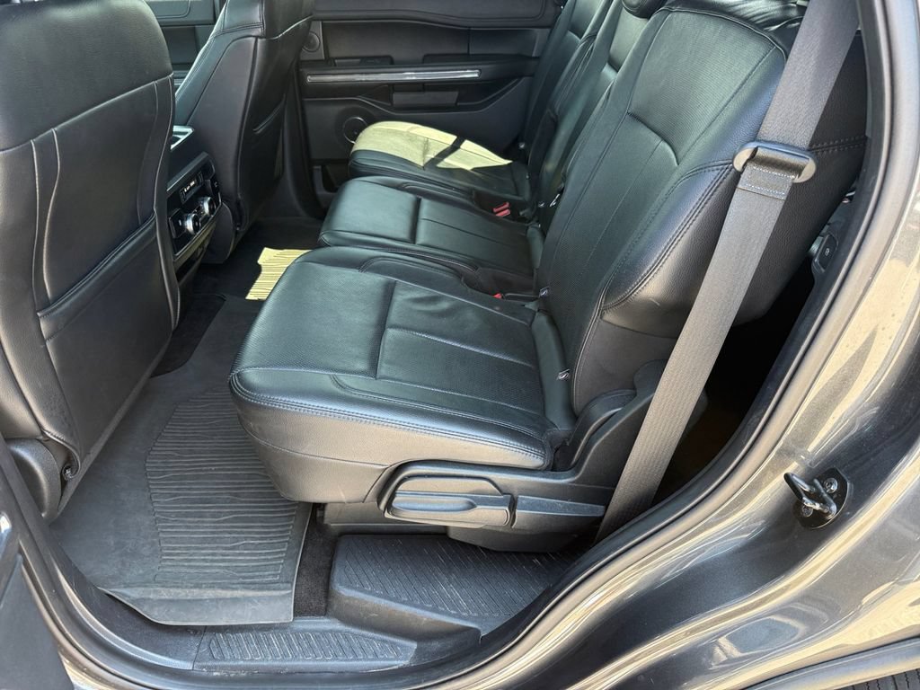 Used 2018 Ford Expedition XLT w/ Equipment Group 202A AWD/4WD image 11