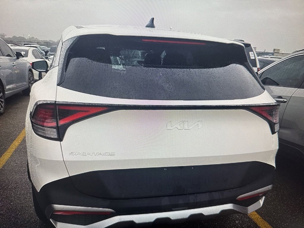 Used 2025 Kia Sportage LX image 5