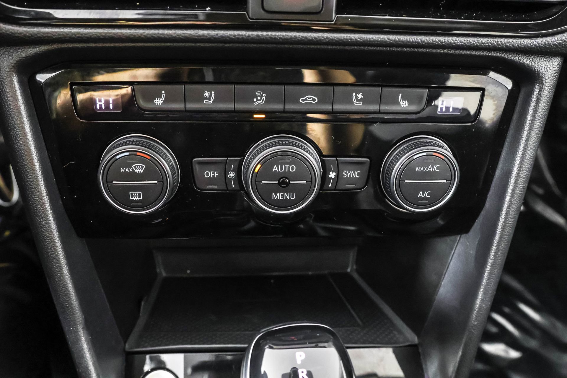 Used 2022 Volkswagen Taos SEL image 30