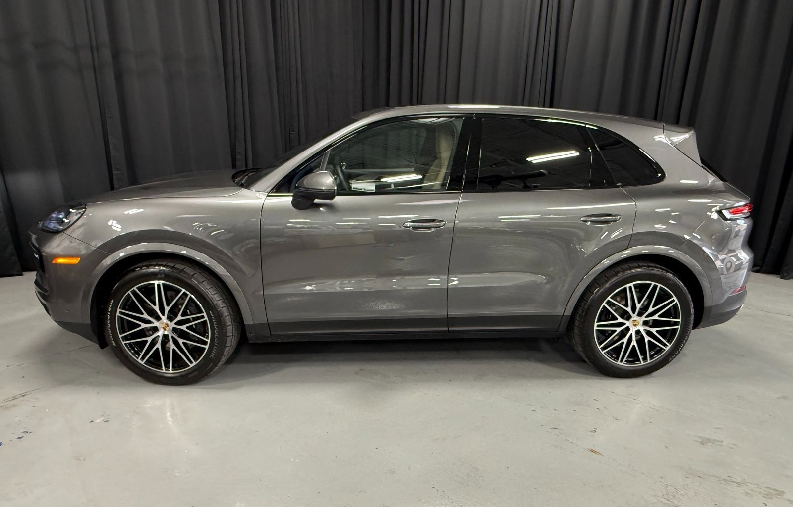 Certified 2025 Porsche Cayenne image 2