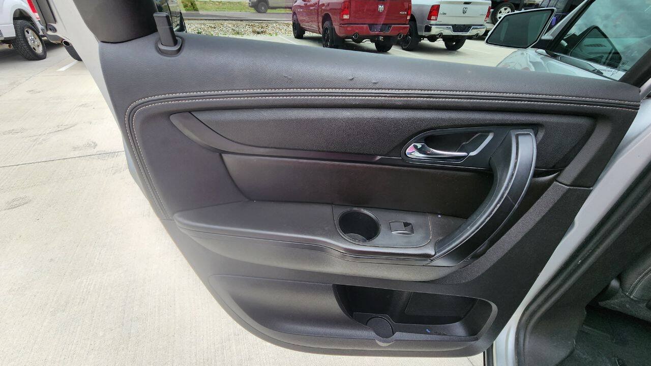 Used 2017 Chevrolet Traverse LT w/ Style and Technology Package FWD image 20