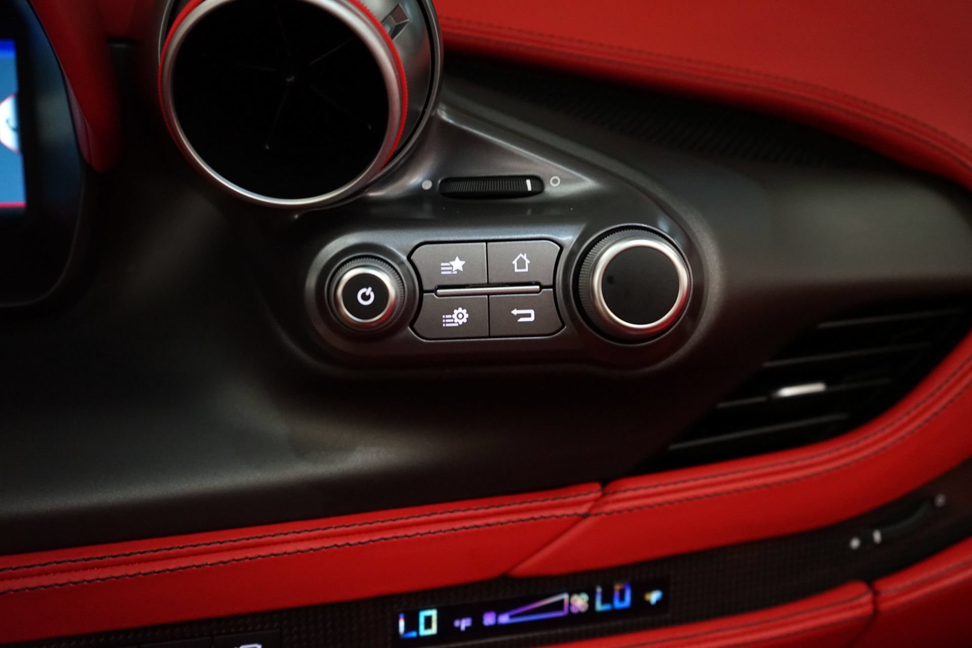 Used 2021 Ferrari F8 Tributo RWD image 28