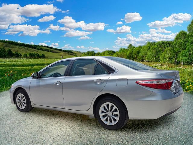 Used 2016 Toyota Camry LE FWD image 4