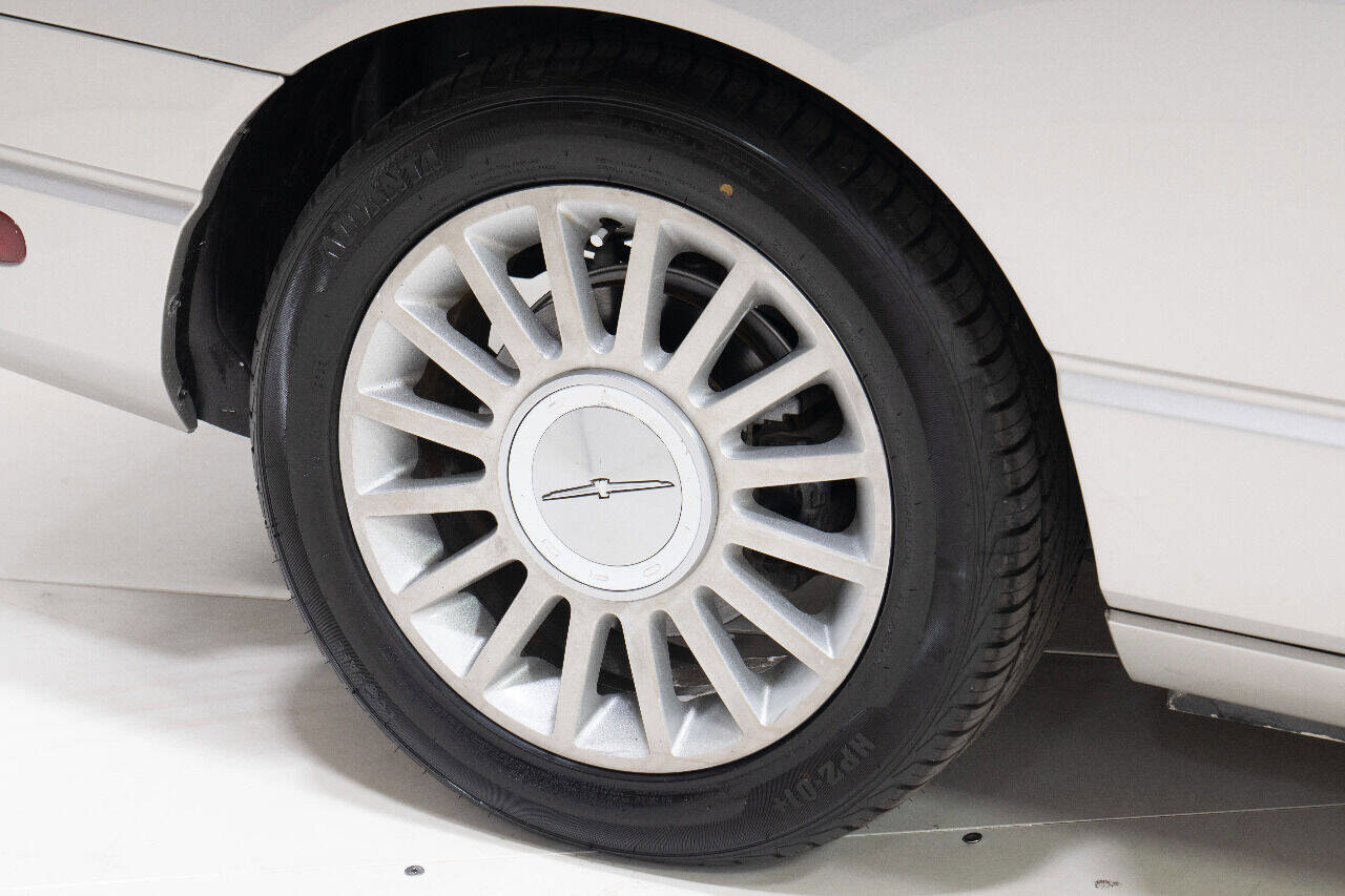 Used 2005 Ford Thunderbird Deluxe image 37