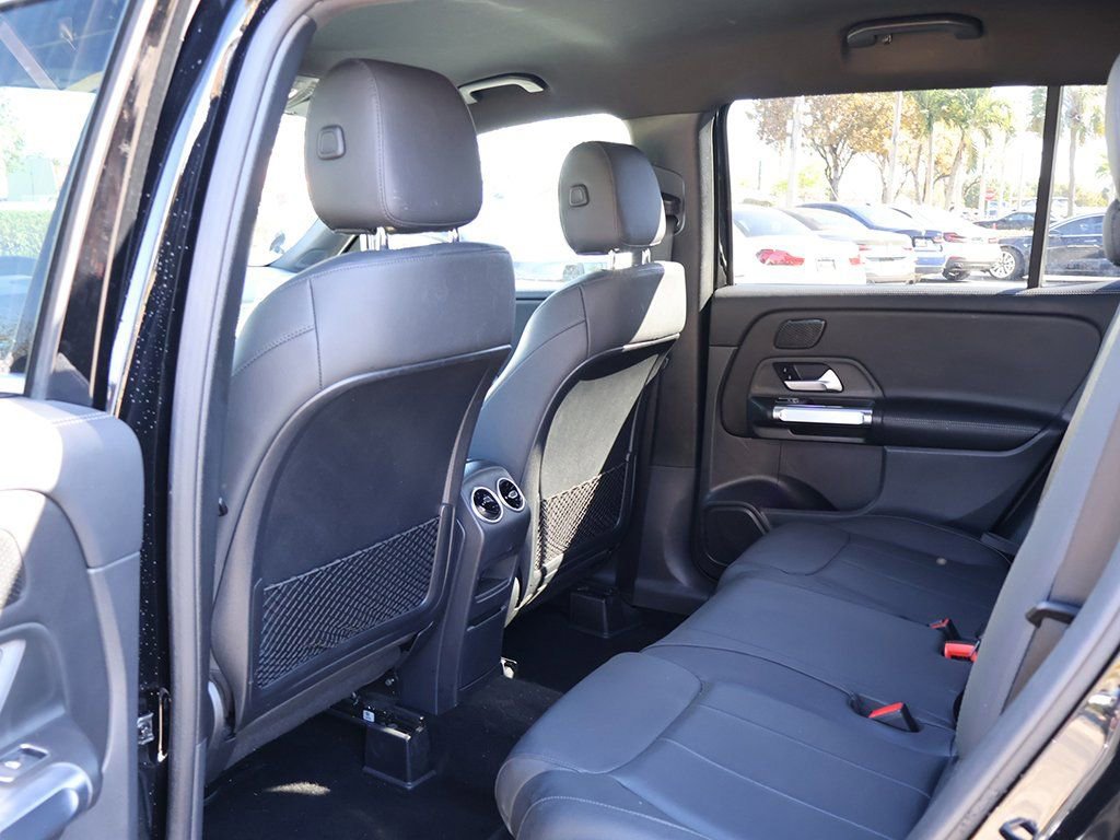 Used 2025 Mercedes-Benz GLB 250 w/ Driver Assistance Package image 32