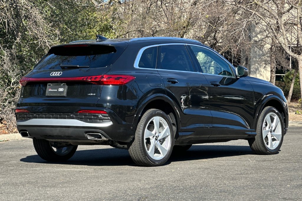 Used 2025 Audi Q5 Premium w/ Premium Plus AWD/4WD image 4