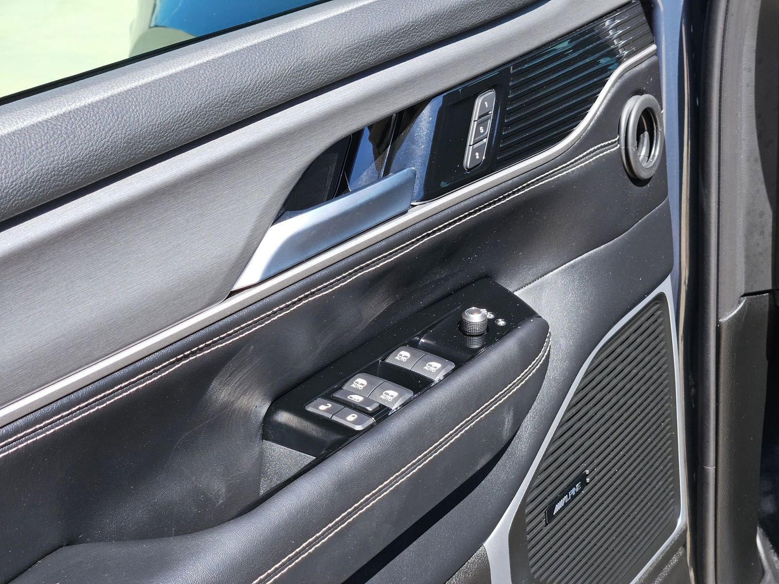 Certified 2025 Jeep Wagoneer Series II w/ Premium Group I image 12